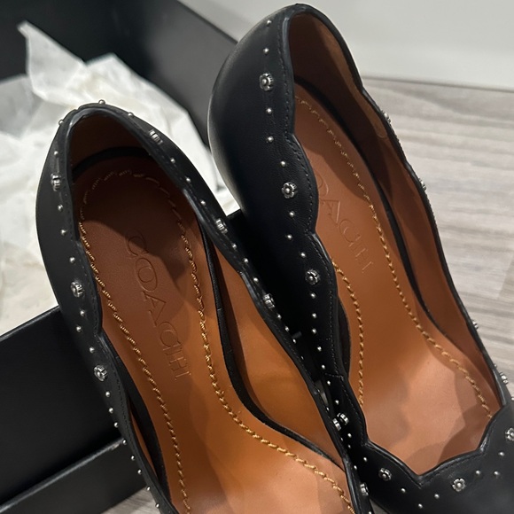 New Coach Black Scalloped Pointed-Toe Heels with Stud Detail - Picture 3 of 11